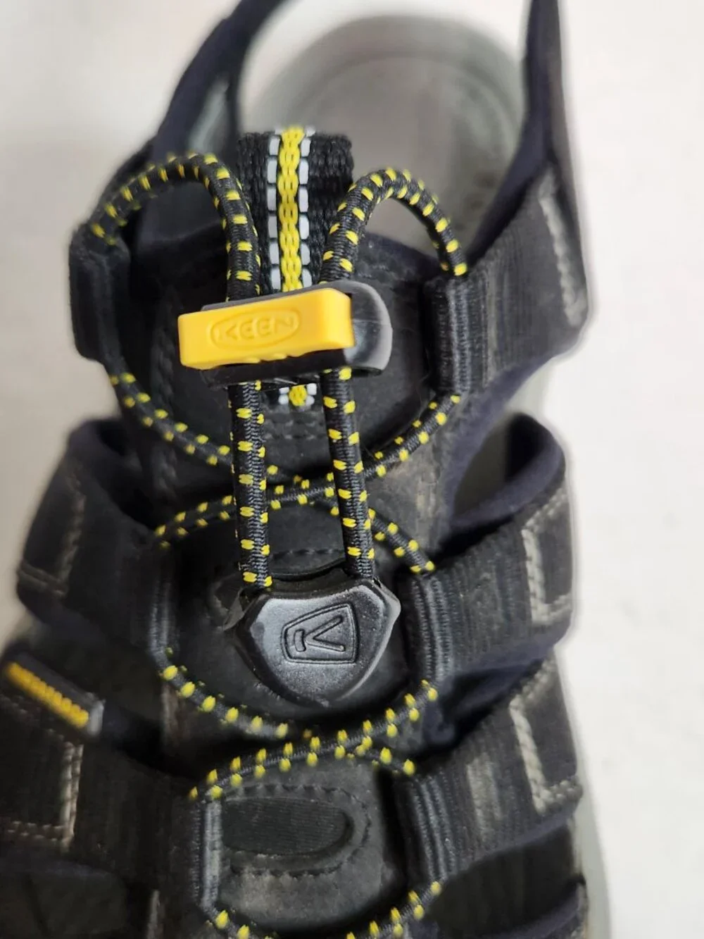 KEEN Newport H2 Sandals Black Style 1001907 Men Size 10.5 Preowned excellent